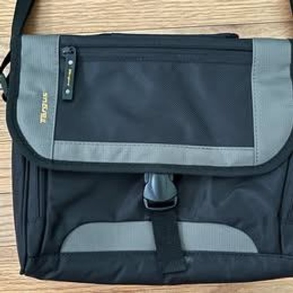 New Targus 12" Crossbody Messenger Bag for iPad or Small Laptop